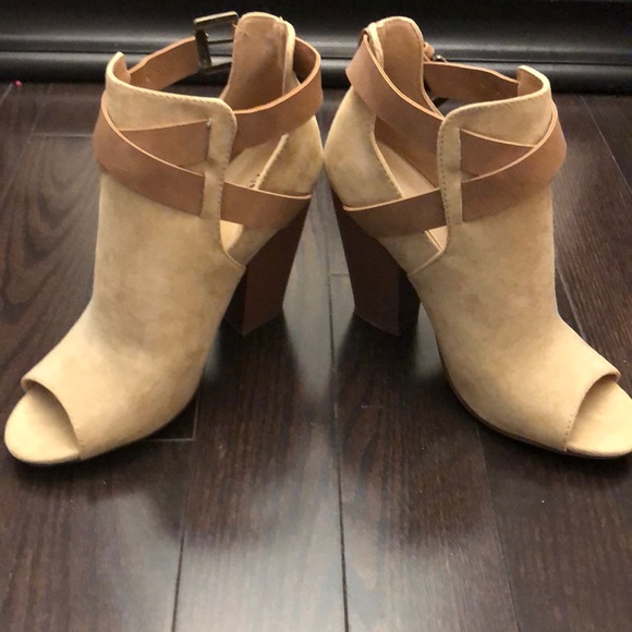 Gorgeous heeled bootie - Picture 2 of 6